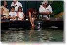 20080727_12_50_06-01 * Ok.. Here we get the feed the Sting Rays. * 1200 x 800 * (118KB)